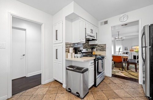 Hollywood House | Heart of Hollywood ★ 2 Car Private Parking ★ Walk To Attractions!