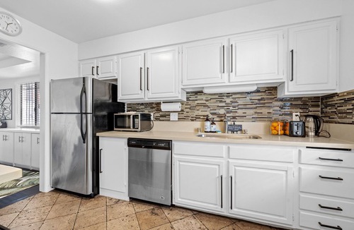 Hollywood House | Heart of Hollywood ★ 2 Car Private Parking ★ Walk To Attractions!