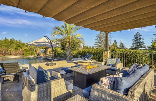 Santa Rosa Villa | Heart of Sonoma County, Fountain Grove 4BR/4BA home, pool, spa, outdoor kitchen