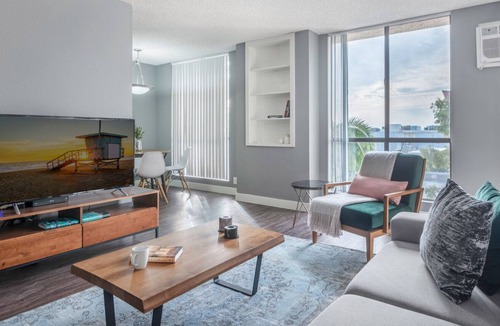 Norma Triangle Apartment | Heart of WeHo 1BR w Pool + Gym walk to Sunset Blvd by Blueground