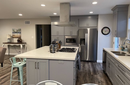Downtown House | HEATED POOL & JACUZZI, QUIET, AIRY SPA LIKE BACKYARD, NEAR NEWPORT BEACH