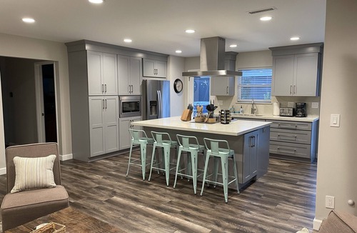 Downtown House | HEATED POOL & JACUZZI, QUIET, AIRY SPA LIKE BACKYARD, NEAR NEWPORT BEACH