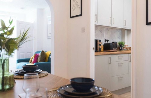 Congerstone House | Heath Lodge - Ideal for Families, Contractors & Professionals.