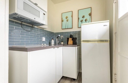 Hermosa Beach Apartment | Hermosa Beach 1BR Apt: Steps to Pier & Dining