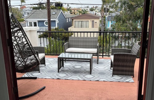 North Redondo House | Hermosa Beach Sunshine