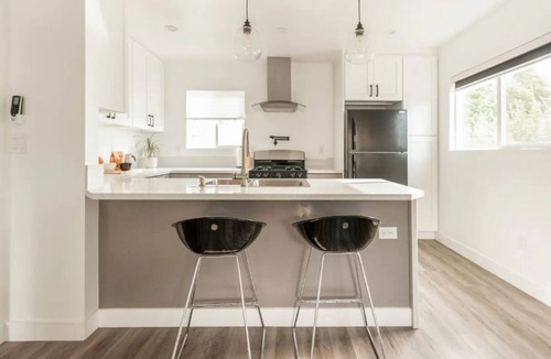 Los Angeles House | HexHaus, a Bright & Modern Newly Renovated Home with Free Parking