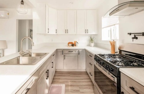 Los Angeles House | HexHaus, a Bright & Modern Newly Renovated Home with Free Parking