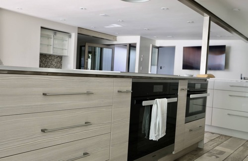Olde Solana Beach House | Hi-Tech Hideaway ~ Oceanfront & Modern!