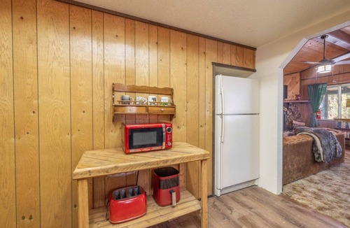 Woodlands Cabin | Hibernation station + Outdoor Area & Pet Friendly!