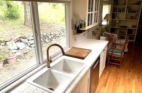 Grass Valley House | Hidden Country Gem with Pond | Free Early In & Late Out | Pet Friendly!