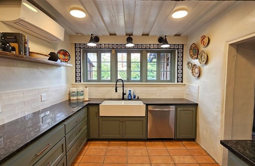 Victorville Resort | Hidden oasis resort perfect for groups, reunions & gatherings. Sleeps 48!