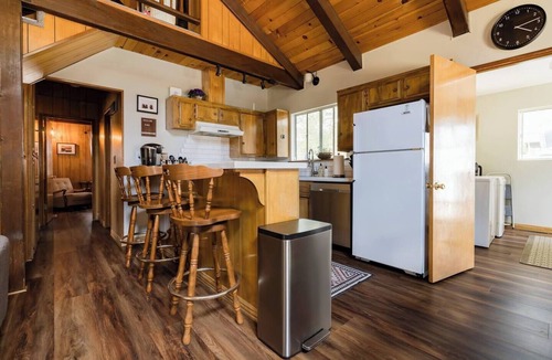 Big Bear Cabin | Hidden Pines Cabin is a 1970's two-story Cabin that features modern upgrades