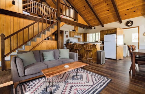 Big Bear Cabin | Hidden Pines Cabin is a 1970's two-story Cabin that features modern upgrades