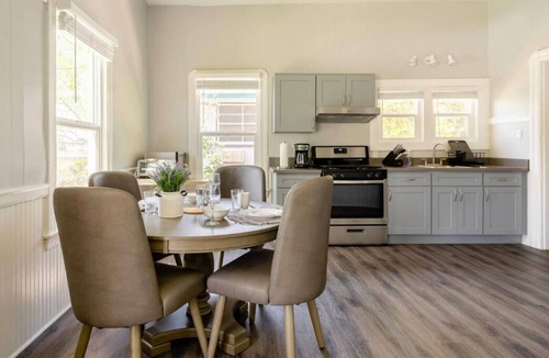 Pasadena Apartment | High Ceiling 1BR Apt, Central of Pasadena, Walk to Metro