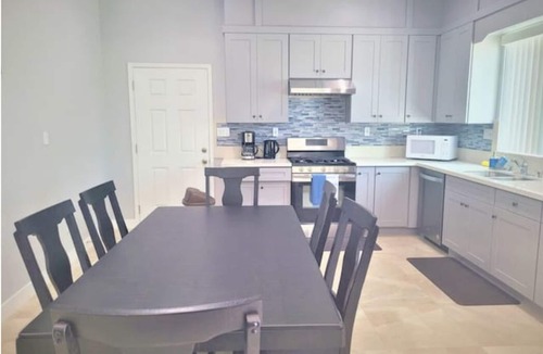 Garden Grove House | High Ceiling*2-levels Home*5 miles to Disneyland