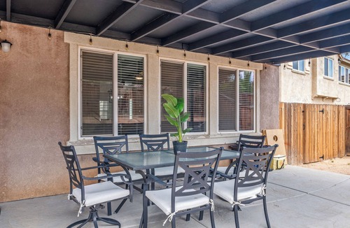 Hesperia House | High Desert Cozy Nest!nBig & Cozy Desert Getaway/4BR 3BA Hot Tub&Fire Pit