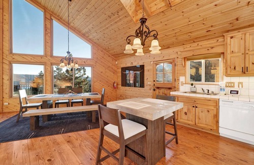 Fawnskin Cabin | High-Top Lakeview Chateau | Relaxing Modern Fawnskin Retreat