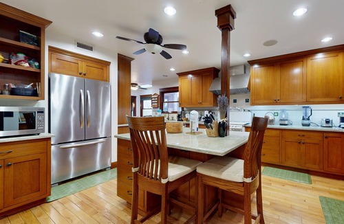 Eagle Rock House | Highest House in Highland Park | Private Hot Tub, Office & Chefs Kitchen