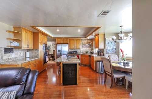 Perris House | Highest reviewed property in the area - best view of your life!