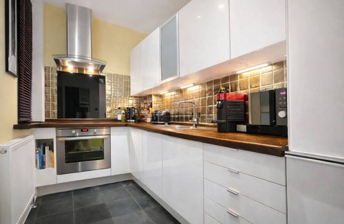 Hillrise Apartment | Highgate 2-Bed Apartment | Sunny Roof Terrace | Sleeps 5