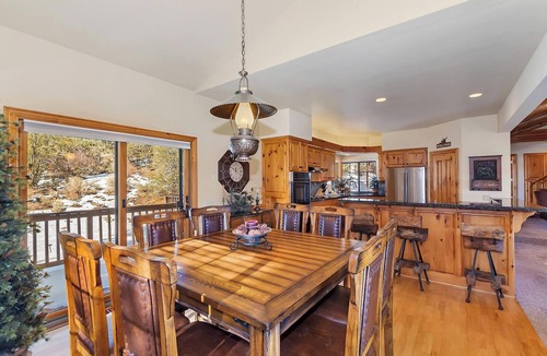 Eagle Mountain Estates Cabin | Highland Manor by Destination Big Bear : Luxury Log Estate in Eagle Mountain! Movie Theater/Game Room!