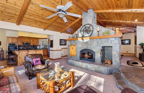 Eagle Mountain Estates Cabin | Highland Manor by Destination Big Bear : Luxury Log Estate in Eagle Mountain! Movie Theater/Game Room!