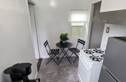 Highland Park Cottage | Highland Park Haven – Furnished 1BR Cottage w/Parking & Wi-Fi