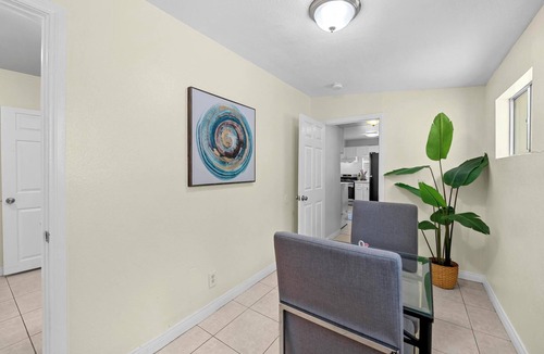 Highland Park House | Highland Park house in prime location for city experiences. Pet Friendly