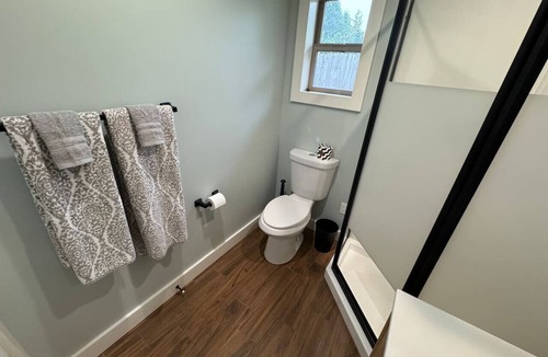 Freshwater House | Hill Crest Drive Queen Bed
