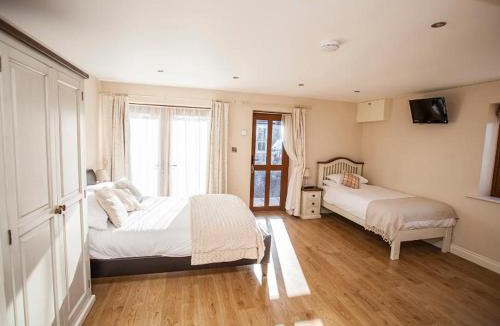 Cleeve Cabin | Hillcroft Accommodation