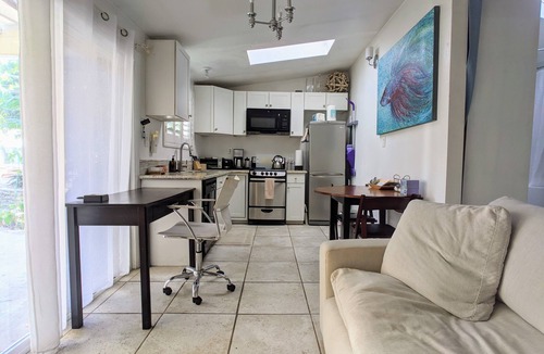 Beverly Glen Apartment | Hillside Bungalow near UCLA, Bel Air with Patio, Garden & Parking