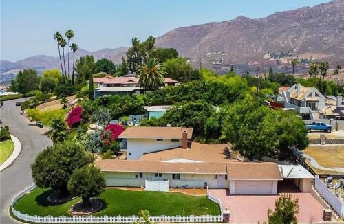 Estates at Canyon Crest House | Hillside-This is a House with 5 master suite
