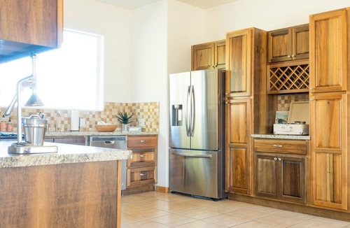 Morongo Valley Villa | Hilltop Haven: Majestic Views & Tranquil Pool