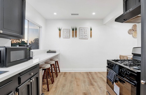Los Angeles House | Hilltop Heart of LA w/EV Charger
