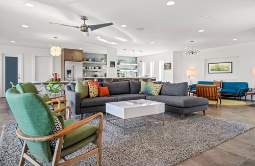 Little Tuscany House | Hilltop Hideaway - Hillside mid-century modern vacation home