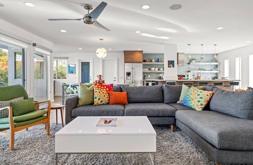 Little Tuscany House | Hilltop Hideaway - Hillside mid-century modern vacation home