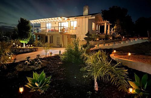 Fallbrook House | Hilltop Penthouse Cottage with Sweeping Views