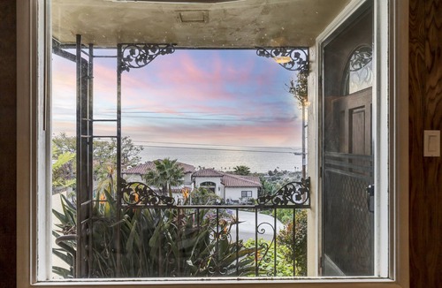 Sunset Cliffs House | Hilltop Villa Offering Uninterrupted Ocean Vistas
