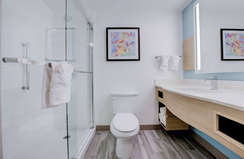 Anaheim Resort Hotel | Hilton Garden Inn Anaheim Garden Grove