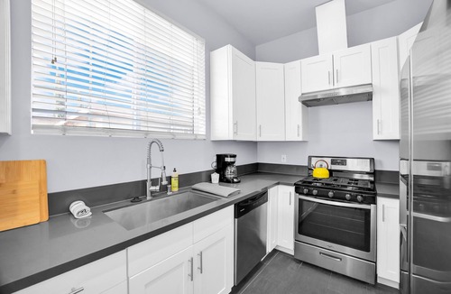 North Hollywood House | Hinds by AvantStay Duplex in North Hollywood