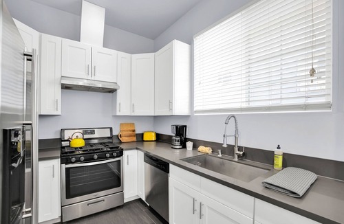 North Hollywood House | Hinds by AvantStay Duplex in North Hollywood