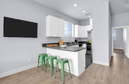 North Hollywood House | Hinds by AvantStay Duplex in North Hollywood