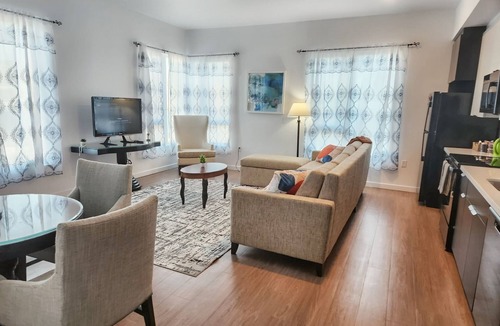 Little Tokyo House | Hip 1BR Loft in LA's Little Tokyo District