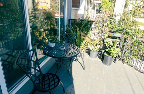 East Hollywood Apartment | Hip, Bright and Spacious Silver Lake/East Hollywood Apartment