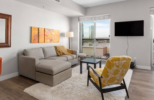 Pacific Terrace Apartment | Hip Condo in Happening Gaslamp!