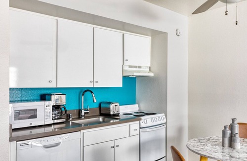 Studio City Apartment | Hip Studio City Studio w/Gym, Pool & W/D, near TJ & WF, by Blueground