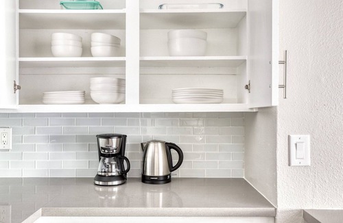 Warner Center Apartment | Hip Woodland Hills 1BR w/Pool & Gym, near Warner Center, by Blueground