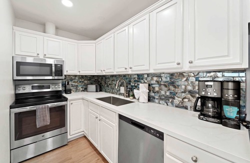 North Park Apartment | Historic 1BR w/Roof Deck | Heart of North Park