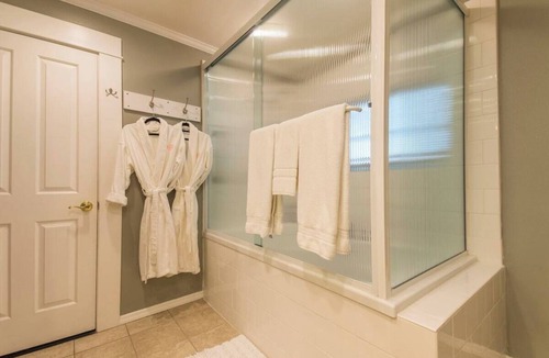 St. Helena House | Historic Bed & Breakfast Whole House Rental w Breakfast Included