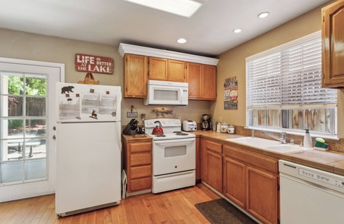 Mount Shasta House | Historic cottage in downtown Mt. Shasta, just steps away from all the action.